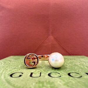 Gucci Blondie resin pearl ring in Rose-Gold